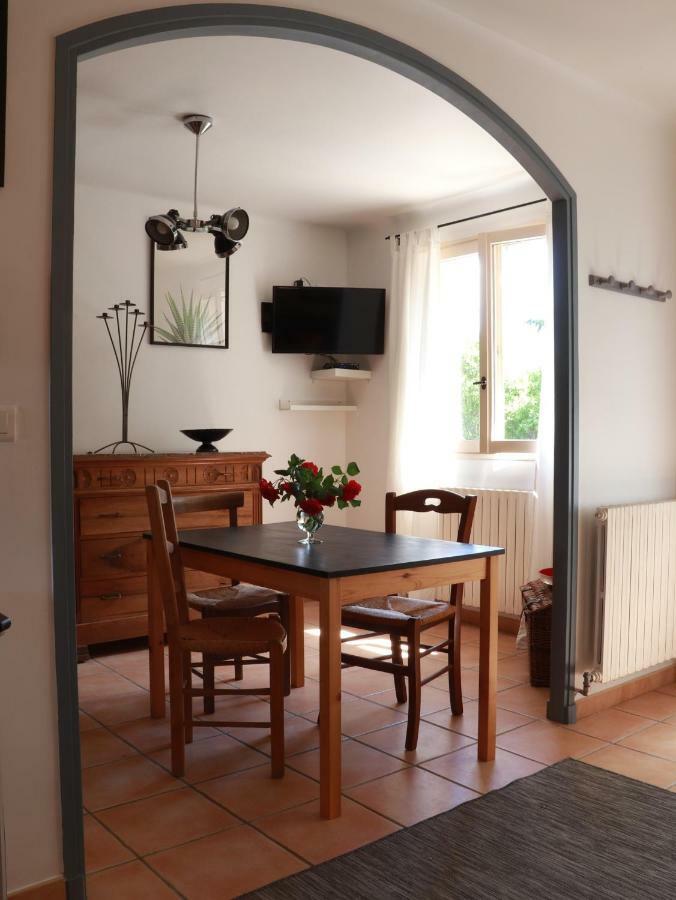 Lo Rastelie Bed & Breakfast Suze-la-Rousse Exterior photo